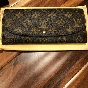 Louis Vuitton Louisa wallet in monogram canvas